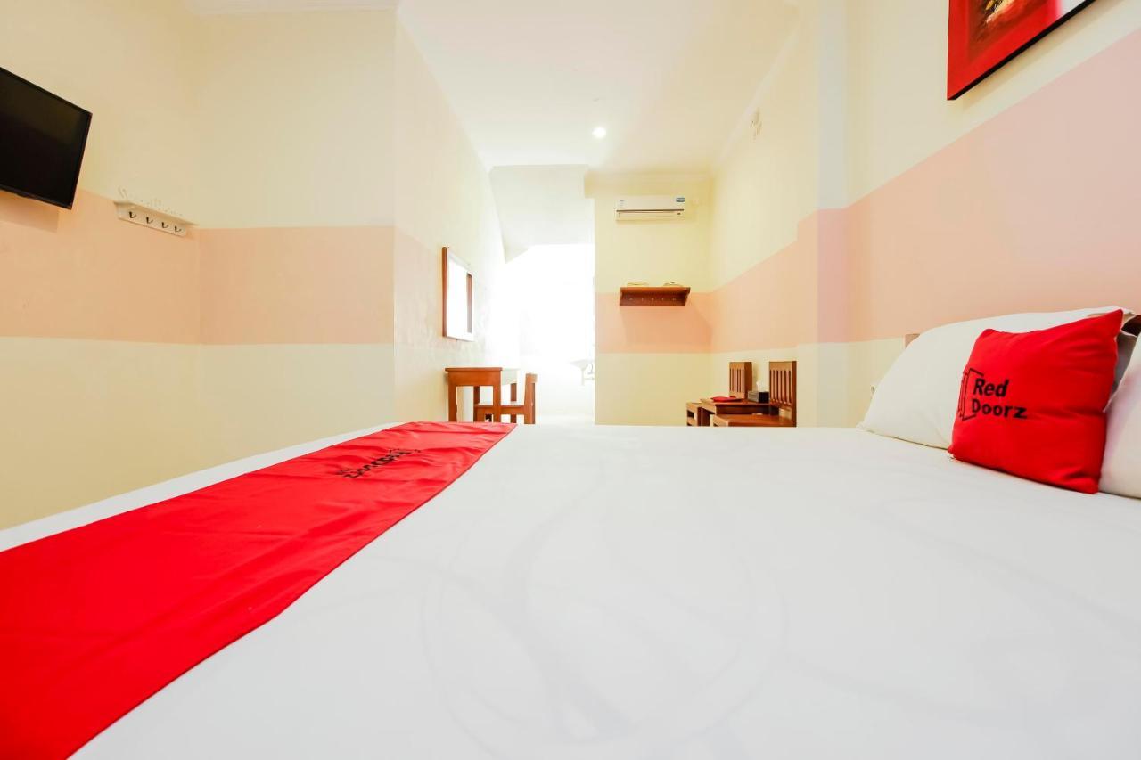 Reddoorz Near Jalan Jendral Sudirman Manado Hotel Exterior photo