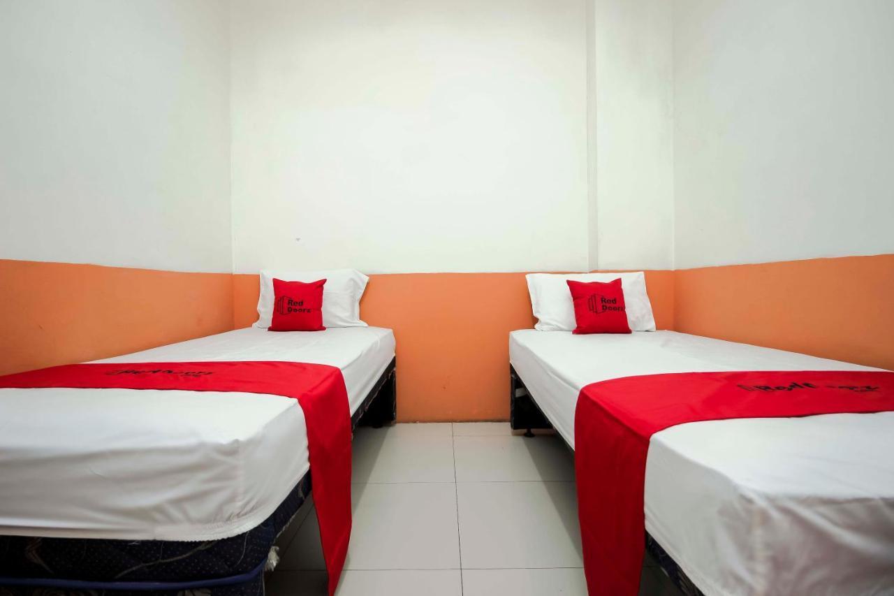 Reddoorz Near Jalan Jendral Sudirman Manado Hotel Exterior photo